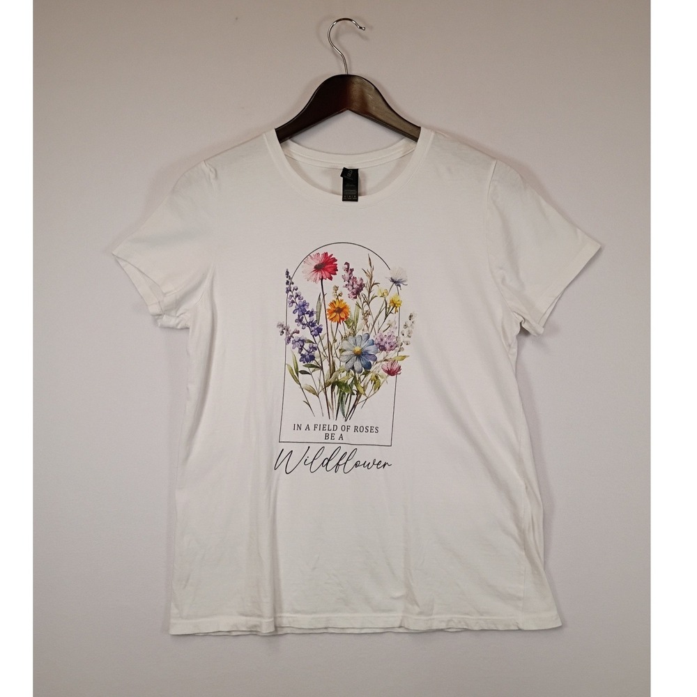 Cottagecore Gildan Women M White Floral Wildflower Graphic Short Sleeve T-Shirt